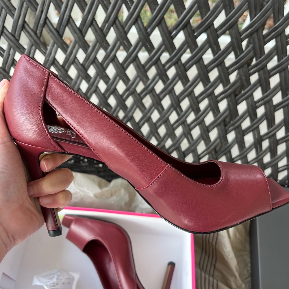 NWT Vince Camuto Red Heels Women’s Size 9